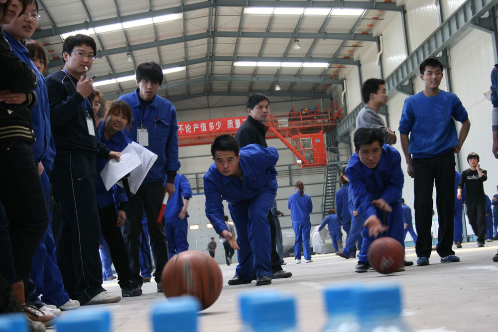 2010年4月運動會創(chuàng)意保齡球