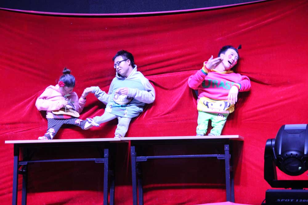 2012年2月新年晚會(huì)動(dòng)作表演